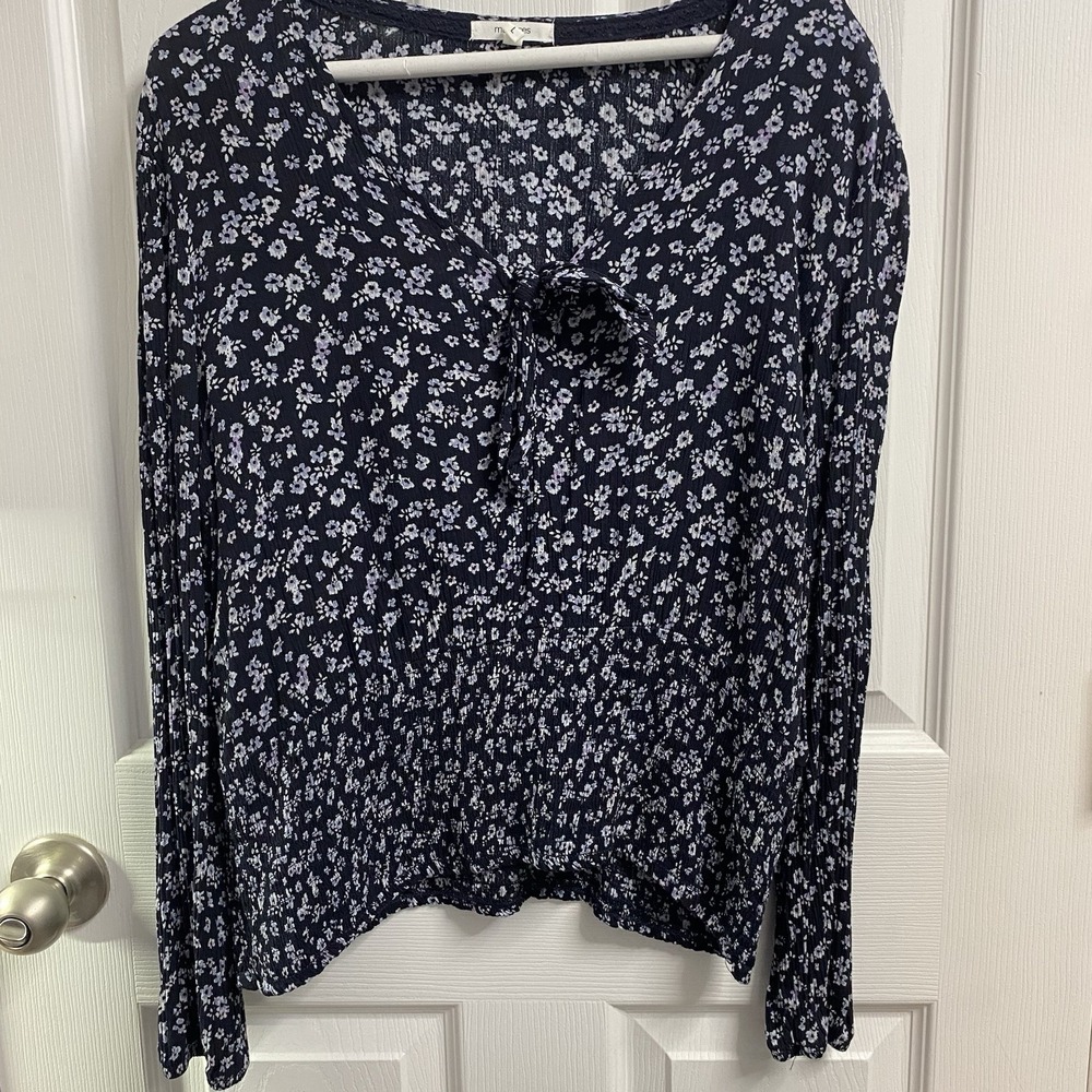 MAURICES FLORAL‎ NAVY BLUE SHIRT W/LAVENDER&WHITE FLOWERS BLOUSE SZ. L